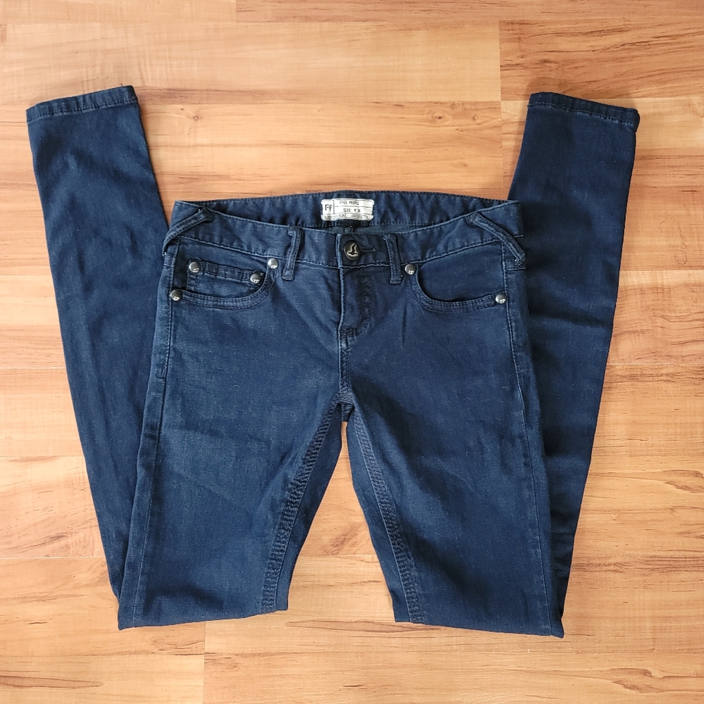 NEW FREE PEOPLE JEANS W26 Dark Blue Wash Low rise